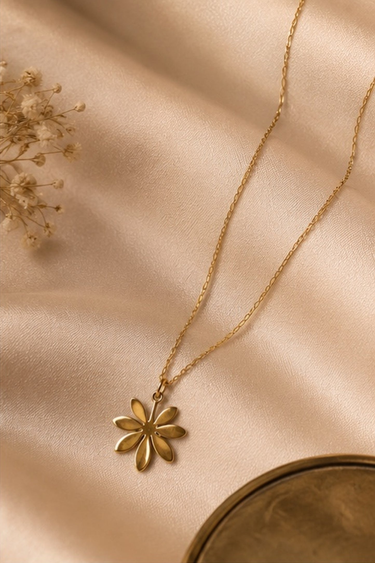 Gold petal flower